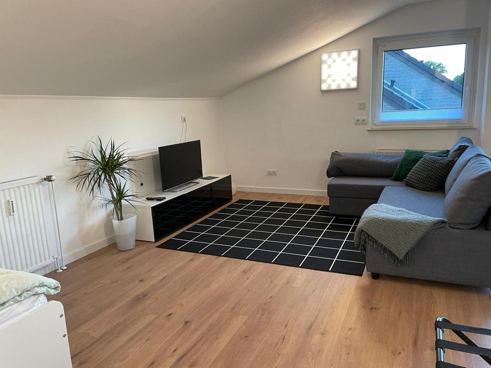 --Renoviert-- Ruhige 1-Zimmer Einliegerwohnung Mit Kueche Und Bad In Grossburgwedel Экстерьер фото